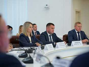 Губернатор Саратовской области Роман Бусаргин провел постоянно действующее совещание с зампредами Правительства, министрами и руководителями ведомств, а также главами районов