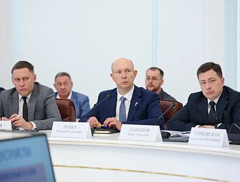 Губернатор Роман Бусаргин провел постоянно действующее совещание с заместителями председателя правительства, министрами, а также главами районов