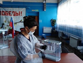 Общероссийское голосование по вопросу одобрения изменений в Конституцию Российской Федерации на избирательных участках в сельских поселениях района.