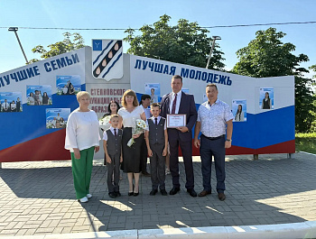 При поддержке администрации района обновлена районная Доска почёта «Лучшие семьи»
