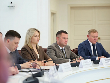 Губернатор Роман Бусаргин провел постоянно действующее совещание с заместителями председателя правительства, министрами, а также главами районов