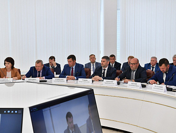 Губернатор Роман Бусаргин провел постоянно действующее совещание с руководителями министерств и ведомств Правительства области