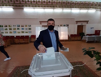 Глава Советского района С.В. Пименов принял участие в голосовании по поправкам в Конституцию Российской Федерации.