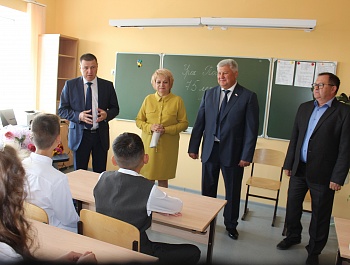 Торжественная линейка, посвящённая Всероссийскому Дню знаний