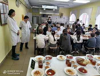 Горячее питание в школах на контроле администрации района и родителей