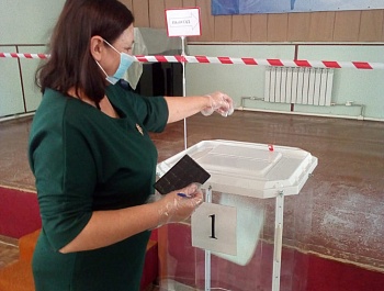 Общероссийское голосование по вопросу одобрения изменений в Конституцию Российской Федерации на избирательных участках в городских поселениях района.