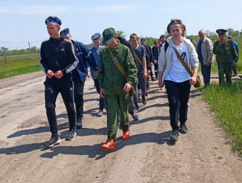 Военно-полевые сборы для обучающихся нескольких школ Советского района прошли сегодня в МАОУ-СОШ с. Золотая Степь