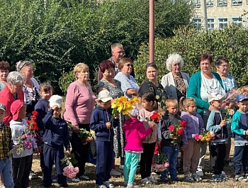 При поддержке администрации района в с. Розовое состоялось открытие мемориала бойцам, погибшим в зоне СВО 