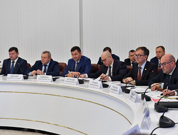 Губернатор Роман Бусаргин провел постоянно действующее совещание с зампредами и министрами