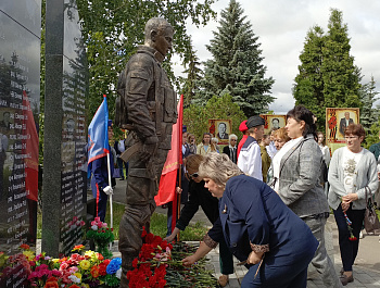 При поддержке администрации района проведена церемония, посвященная занесению имен на памятный мемориал 