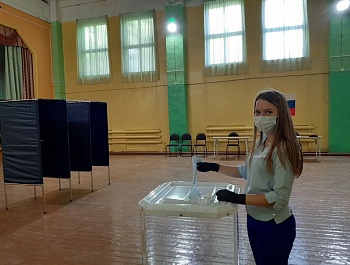 В Советском районе с 8.00 часов открылись избирательные участки по проведению общероссийского голосования по вопросу одобрения изменений в Конституцию РФ.