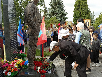 При поддержке администрации района проведена церемония, посвященная занесению имен на памятный мемориал 