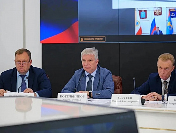 Губернатор Саратовской области Роман Бусаргин провел постоянно действующее совещание с зампредами правительства, министрами и руководителями ведомств, а также главами районов