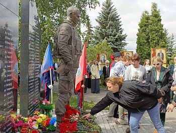 При поддержке администрации района проведена церемония, посвященная занесению имен на памятный мемориал 