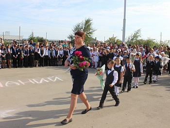 Торжественная линейка, посвящённая Всероссийскому Дню знаний