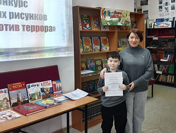 Сотрудниками библиотечной системы администрации района проведен историко-патриотический час «Будущее России – в единстве»