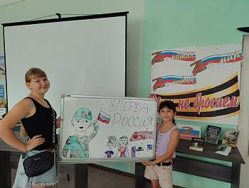 В рамках работы управления культуры и кино администрации района открыта творческая мастерская «Открытка бойцу: тепло наших сердец»