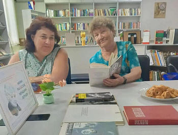 Сотрудниками библиотечной системы администрации района проведена литературная гостиная «Я всегда была собой»
