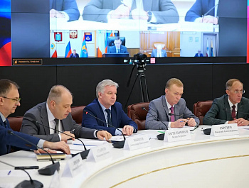 Губернатор Саратовской области Роман Бусаргин провел постоянно действующее совещание с зампредами правительства, министрами и руководителями ведомств, а также главами районов
