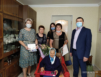 Жительницу Степного поздравили со 100-летним юбилеем