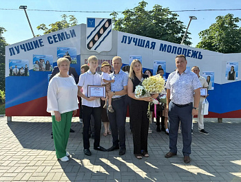 При поддержке администрации района обновлена районная Доска почёта «Лучшие семьи»
