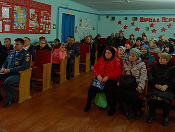 Глава района Елена Наумова провела встречу с жителями Золотостепского МО 