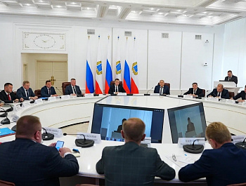 Губернатор Саратовской области Роман Бусаргин провел постоянно действующее совещание с зампредами правительства, министрами и руководителями ведомств, а также главами районов