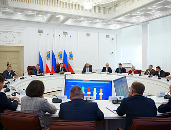 Губернатор Саратовской области Роман Бусаргин провел постоянно действующее совещание с зампредами Правительства, министрами и руководителями ведомств, а также главами районов