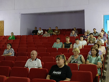 Глава района Елена Наумова провела встречу с жителями с. Новокривовка Пушкинского МО 