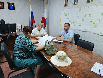 Глава Советского муниципального района Елена Наумова провела очередной прием граждан по личным вопросам 