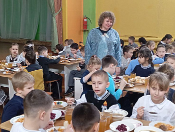 Горячее питание в школах на контроле администрации района и родителей